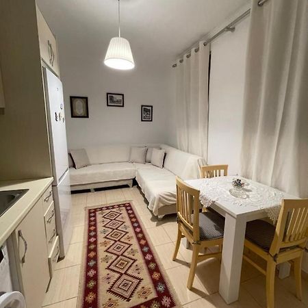 Meg'S Apartment Gjirokastër 外观 照片