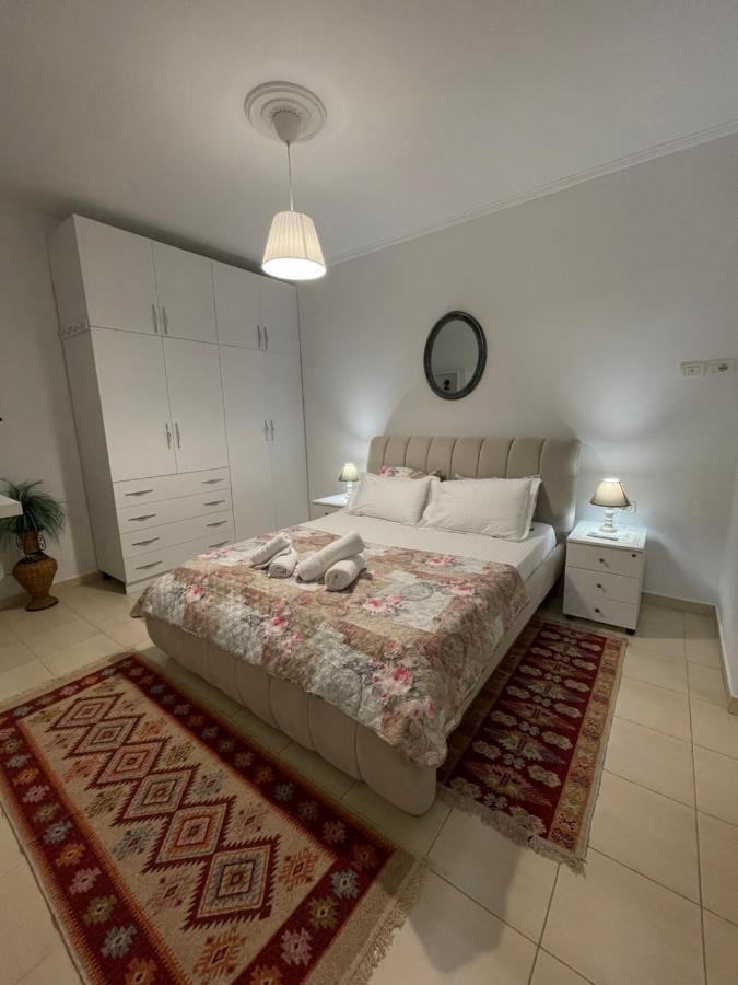 Meg'S Apartment Gjirokastër 外观 照片