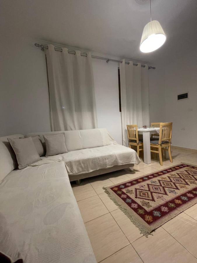 Meg'S Apartment Gjirokastër 外观 照片