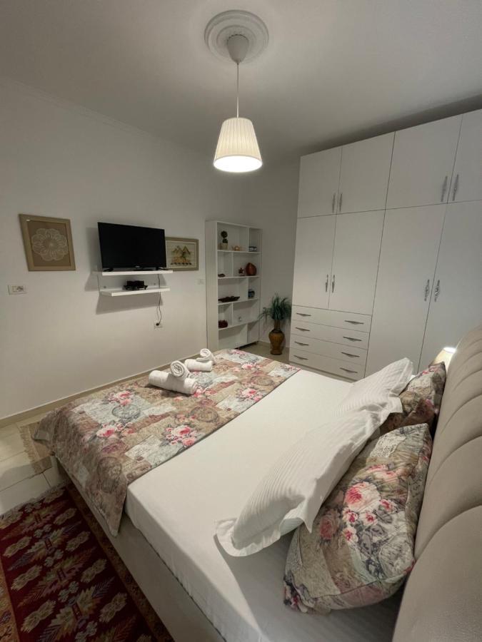 Meg'S Apartment Gjirokastër 外观 照片